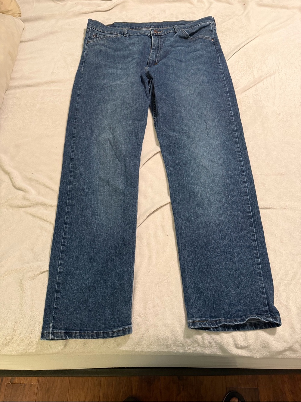 Wrangler Men's Dark Blue Relaxed Straight Jeans